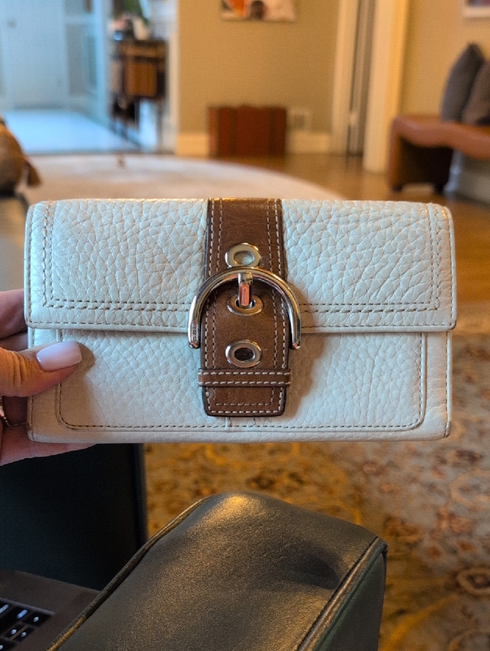 Coach Cream And Tan Pebbled Leather Envelope Buckle Soho Trifold Wallet